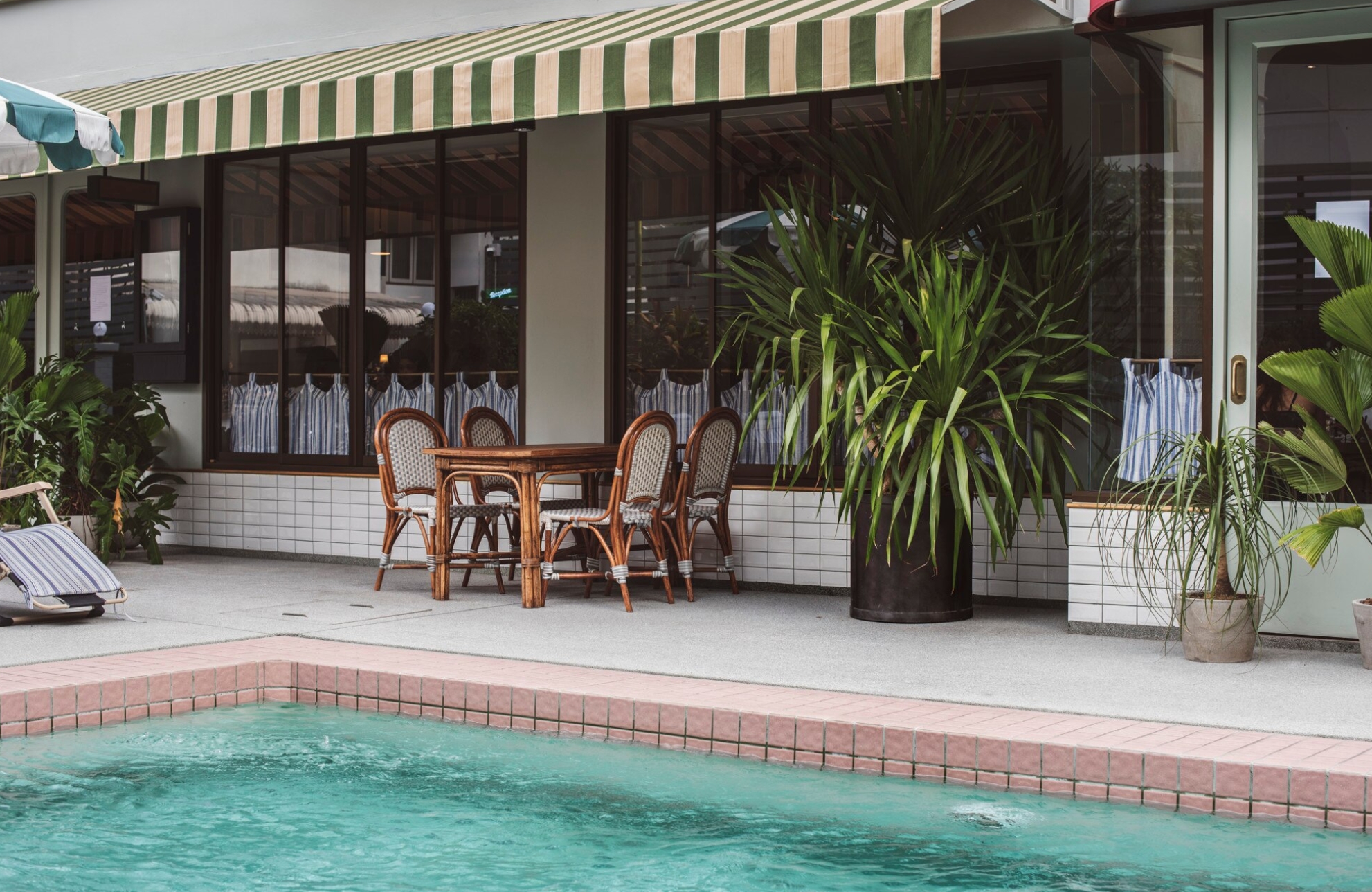 Imagen Toldos y Piscina para el Apartado de IToldos y Persianas Multiservicios Fortes en motril (Granada)